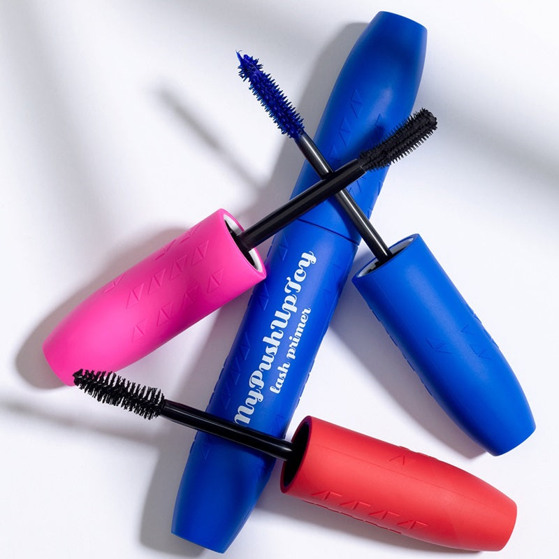 Una sola passata di MyPushUpToy lash primer e le tue ciglia saranno subito volumizzate e allungate.